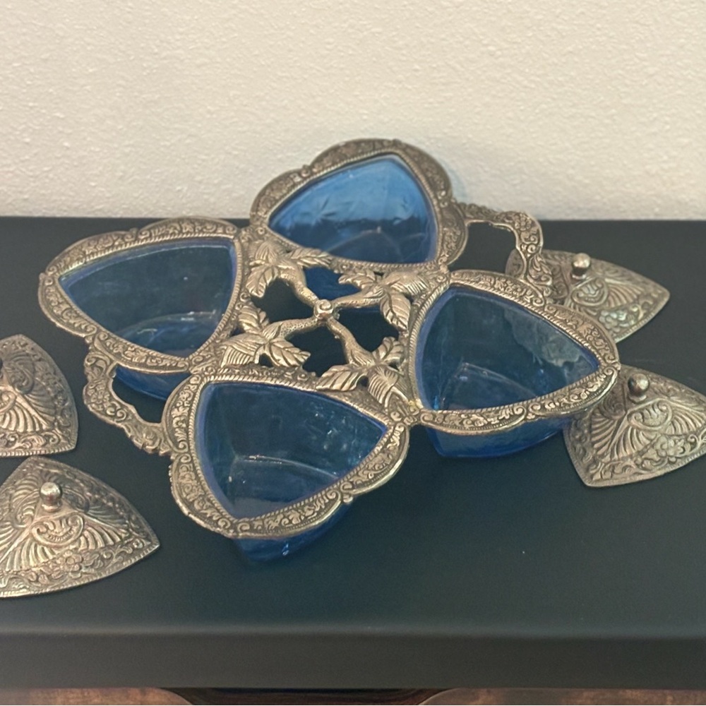 Elegant Silver and Blue Decorative Bowl Set